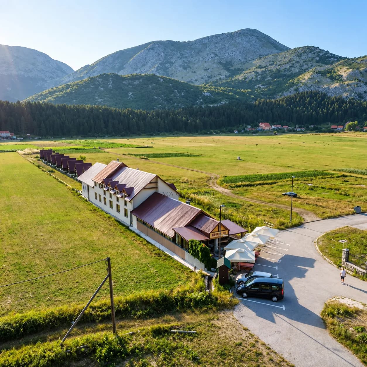 Prodaja,turističko-ugostiteljski objekat,851m2,Njeguši,Cetinje. — photo 1 of 10
