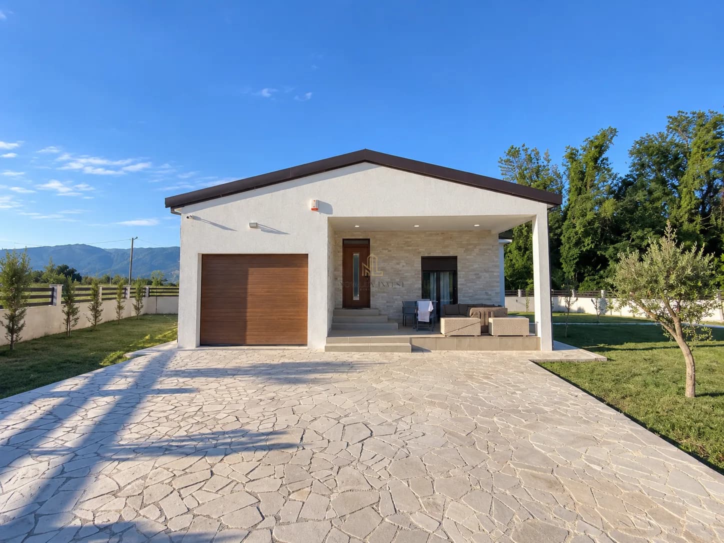Izdavanje,kuća,120m2,Velje Brdo,Podgorica. — fotografija 1 od 15