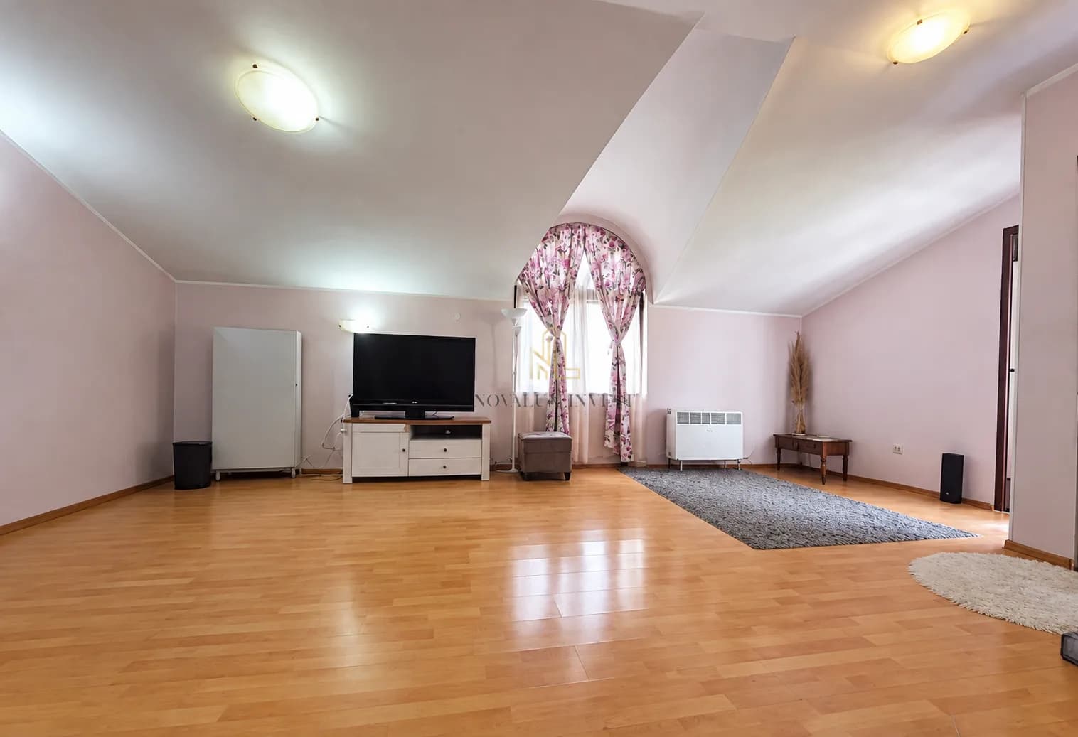 Izdavanje,poslovni prostor,108m2,Stara Varoš,Podgorica. — fotografija 1 od 12
